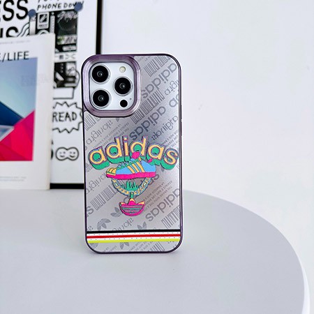アイフォン15pro カバー adidas 